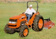 Rear-wheel-drive tractor