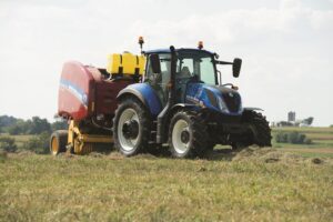 Rear-wheel-drive tractor